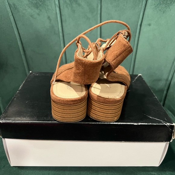 Sandals - Picture 2 of 6